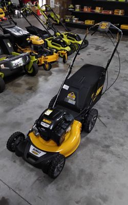 Dewalt 163cc Self-Propelled propelled mower
