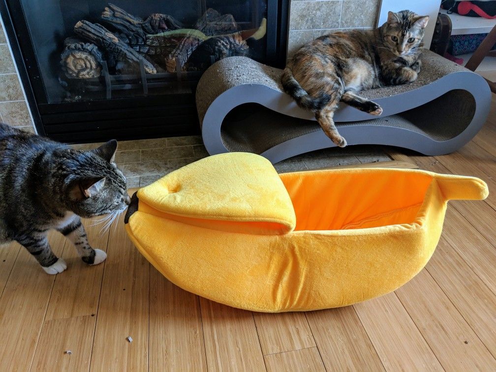 Banana Bed for Cat or Dog