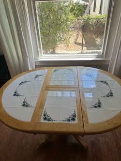 Vintage Solid Wood Expandable Dining Table + 4 Rolling Upholstered Chairs