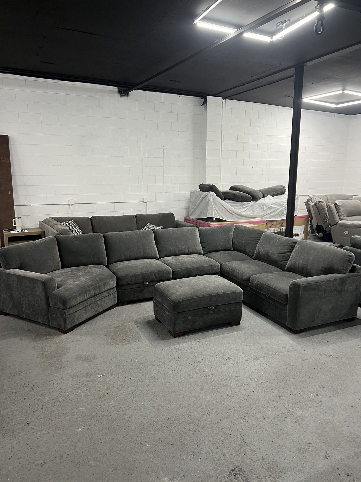 (Free Delivery) Thomasville Merran Fabric Storage Sectional Sofa Couch W/ Ottoman