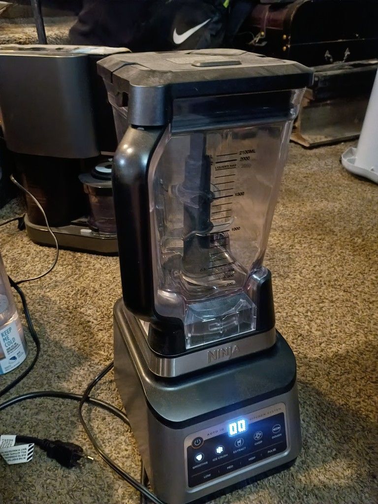 NiNJA BLENDER 