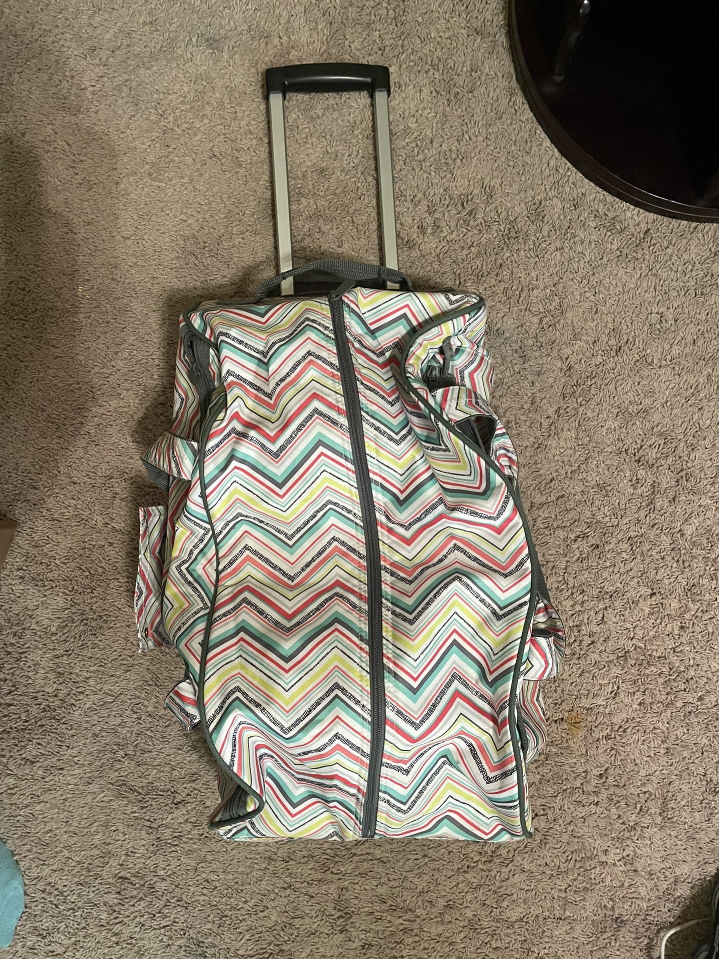 Thirty One Colorful Chevron Rolling Luggage Duffle Bag for Sale in Schertz TX OfferUp
