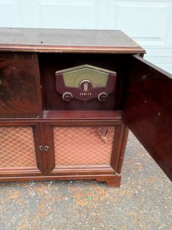 Zenith Record Player