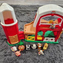2005 Fisher-Price Little People 8 Animal Sounds Farm Barn with Silo