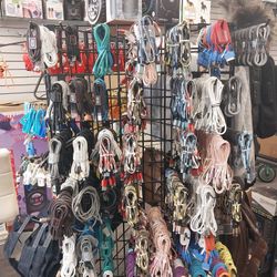 (Llaveros de $5), (Elige 3/Cargadores solamente por $10) (Bolsas de colores $14.99, Bolsas negras $19.99