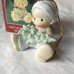Vintage Precious Moments "Don't Let the Holidays Get You Down"  1982 #522112