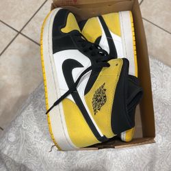 Jordan 1 Mid Yellow Toe