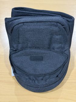 Hip Seat Baby Carrier New with tags. Color grey.