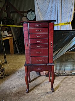 Standing jewelry box