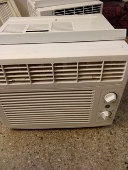 2 units  GE 5,000 BTU Mechanical Window A/Ç