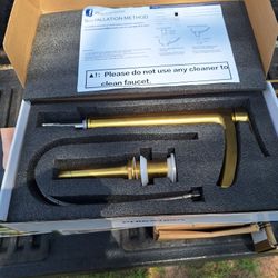 Nice (New) Bathtub Or Bathroom Sink Solid Brass Faucet