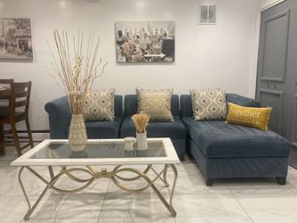 You Can Set This Sofa Set Any Way You Want It (3 Seats, 4 Decorative Pillows )