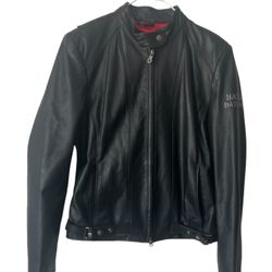 Harley Davidson Womens Leather Jacket RN 103819 Year 2015 Sz Medium  comes from a pet and smoke free home. Measurements in pictures This Harley-Davids