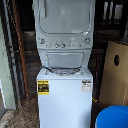 Stacked GE Washer/Dryer - Gas
