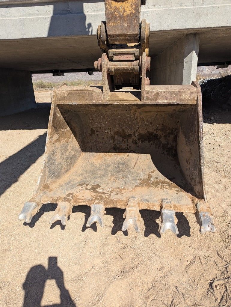 Excavator 72 Inch Bucket