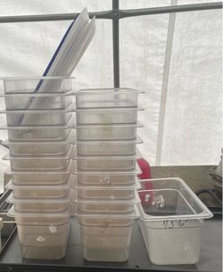 2 quart and 4 quart Cambro food storage