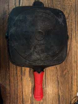 Lodge square cast iron griddle with silicone handle