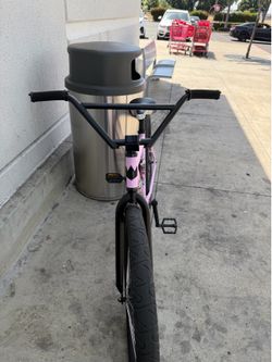 Pink chad ( throne or ebike trades)
