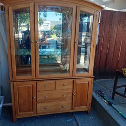 Dine Hutch/ China Cabinet 975.00