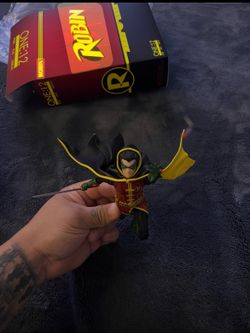 Mezco robin