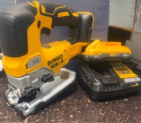 DEWALT 20V MAX XR Cordless Brushless Jigsaw, battery, and charger