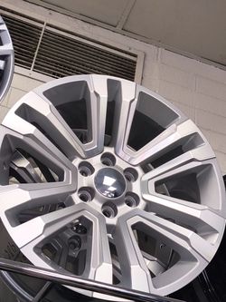 6X139.7 22 INCH WHEEL AND TIRE PACKAGES Vehicle Fitment: The ultimate upgrade to give your full-size truck or SUV a bold, clean stance on the road. 