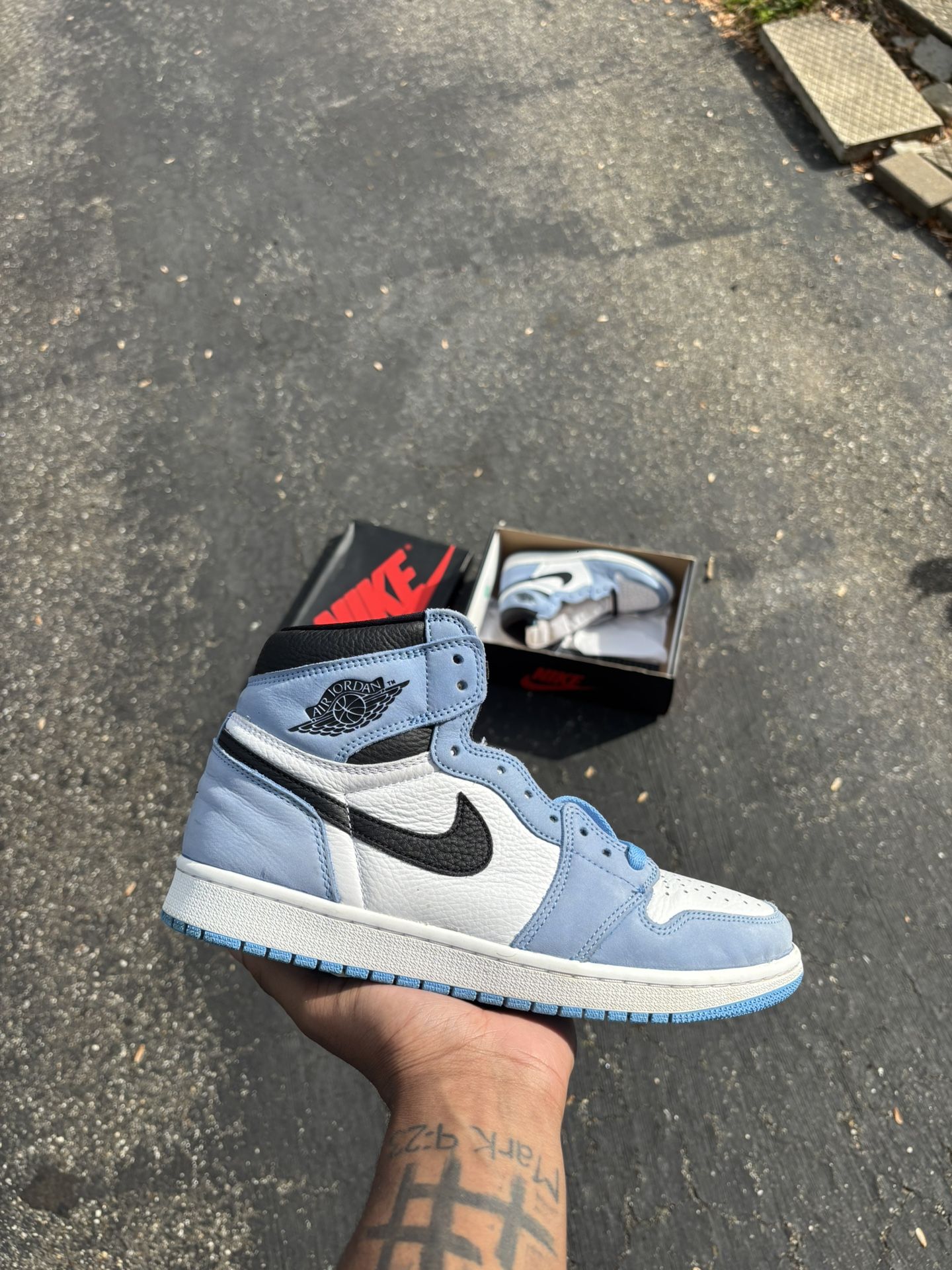 Air Jordan Retro 1 High OG “University Blue”