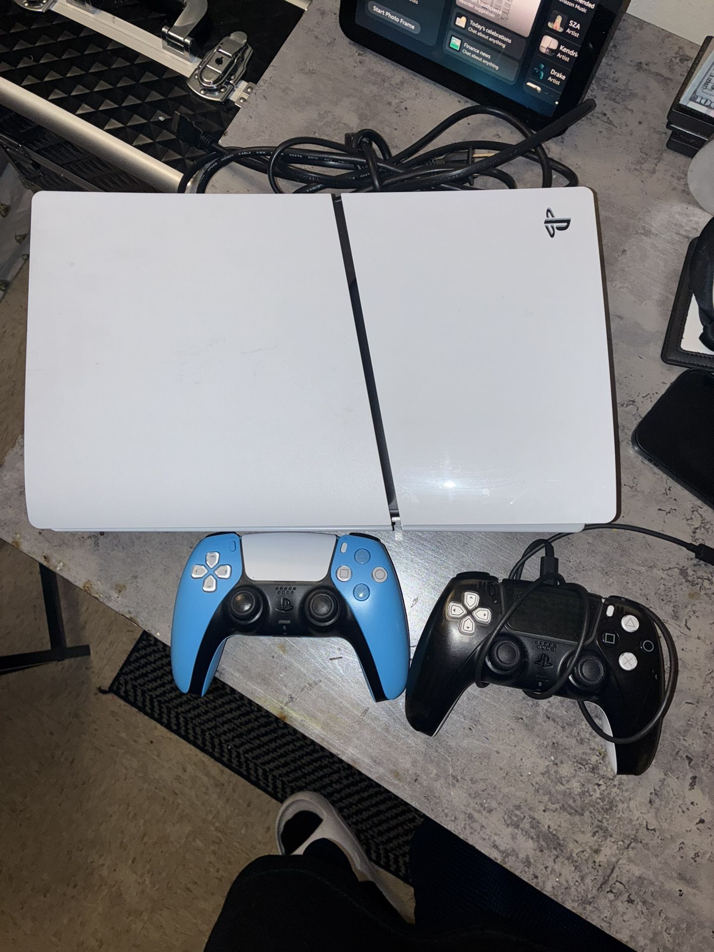 Ps5 With 2 Controllers Works Grate