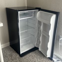 Mini Fridge + Mat
