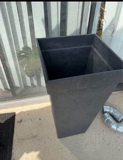 3 foot planter black