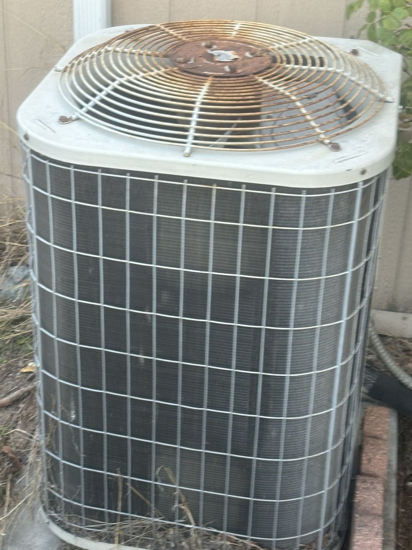 Working Air Conditioning Unit Estate Sale