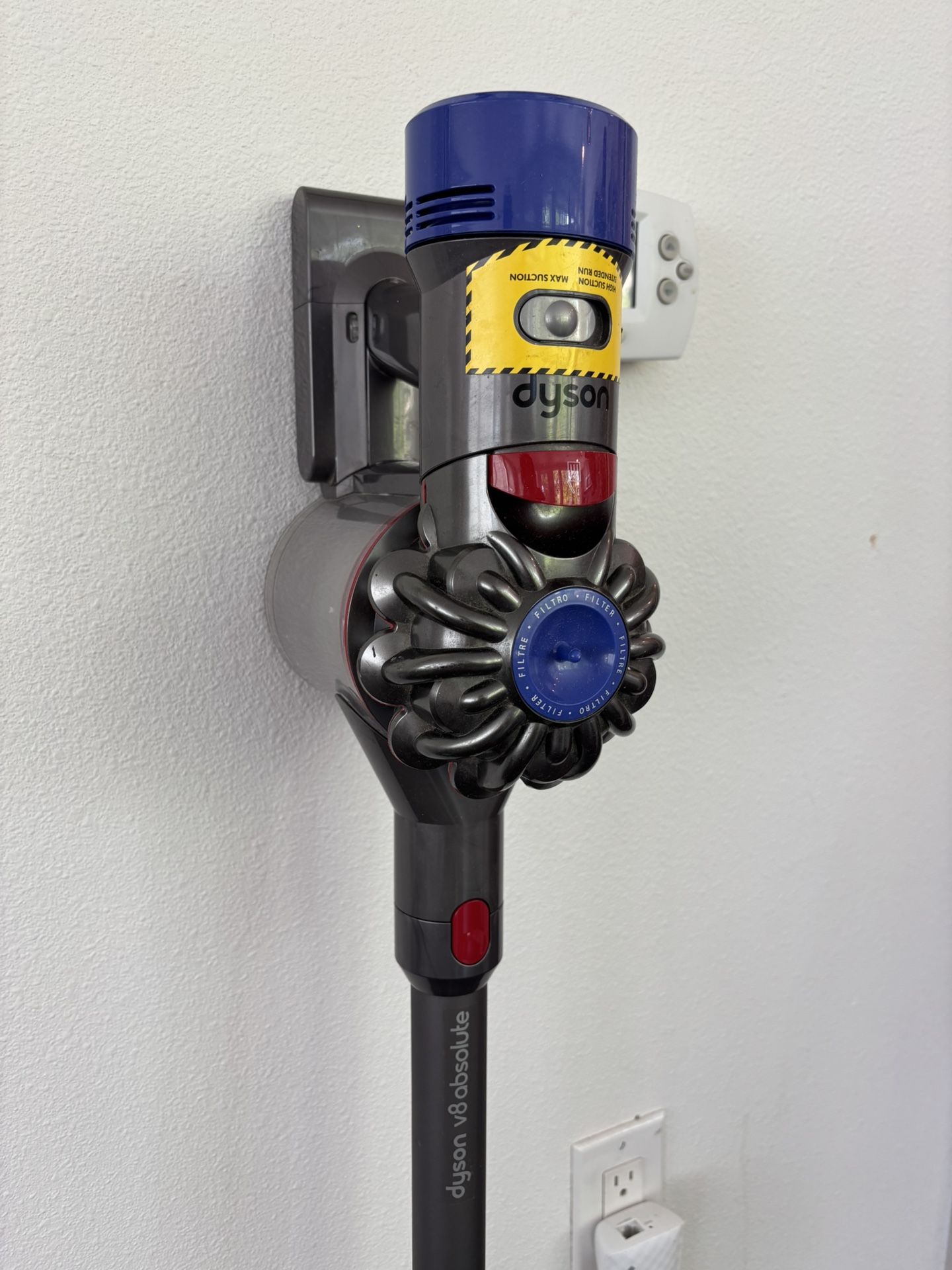 Dyson v8 Vacuum, With Accessories In The Picture