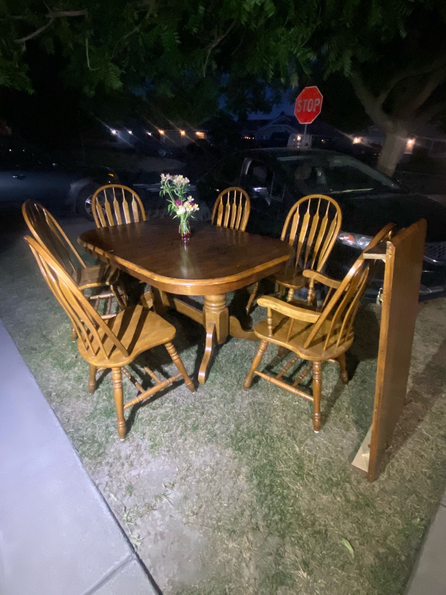 Dining table with six chairs and good condition and sturdy with a extra piece to make it bigger.