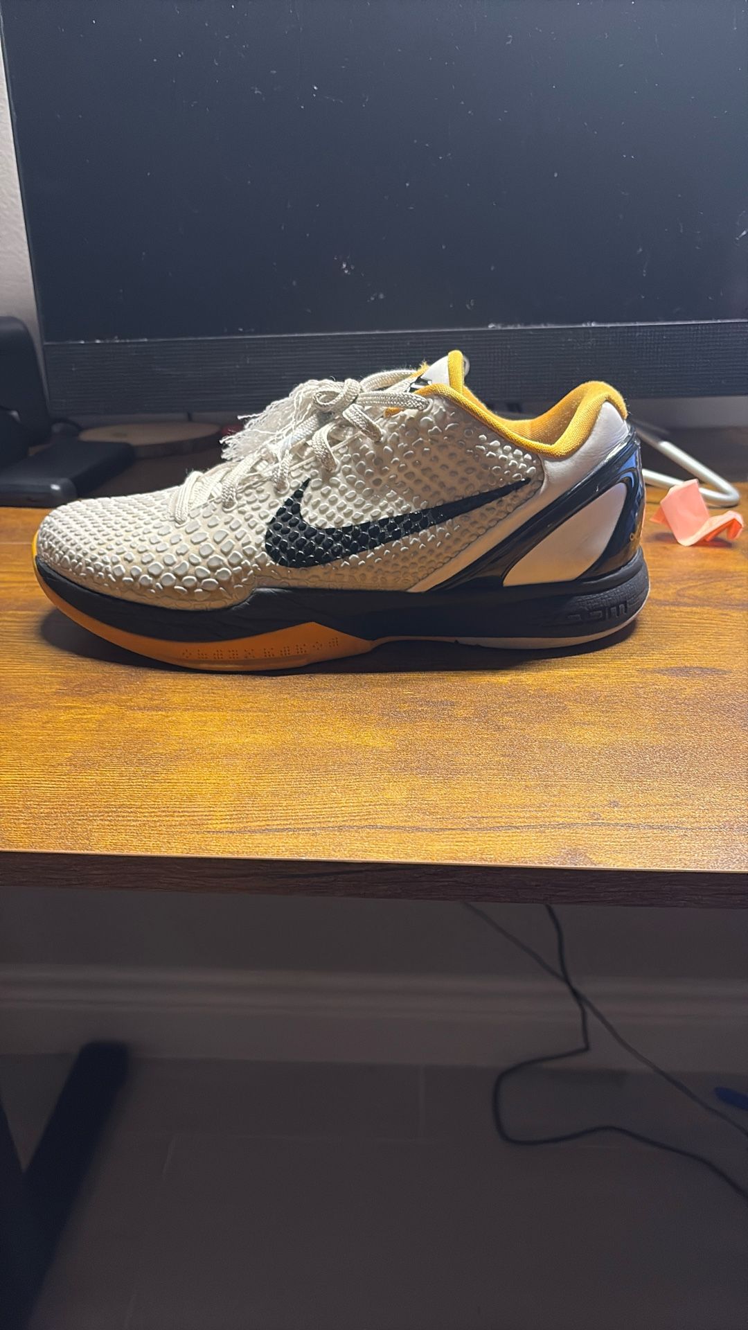 Kobe 6 Size 9.5