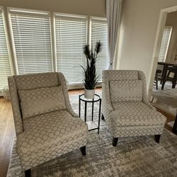 2 Matching Accent Chairs 