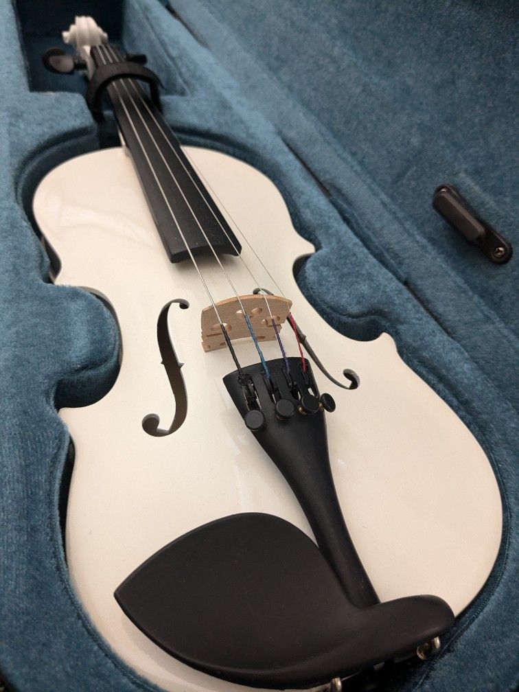 1/8 White violin. Perfect Condition! $35 Only!