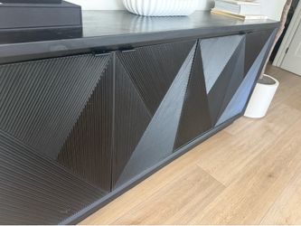 Black Media console