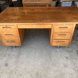 VINTAGE MID-CENTURY MODERN  Executive Wooden Desk
