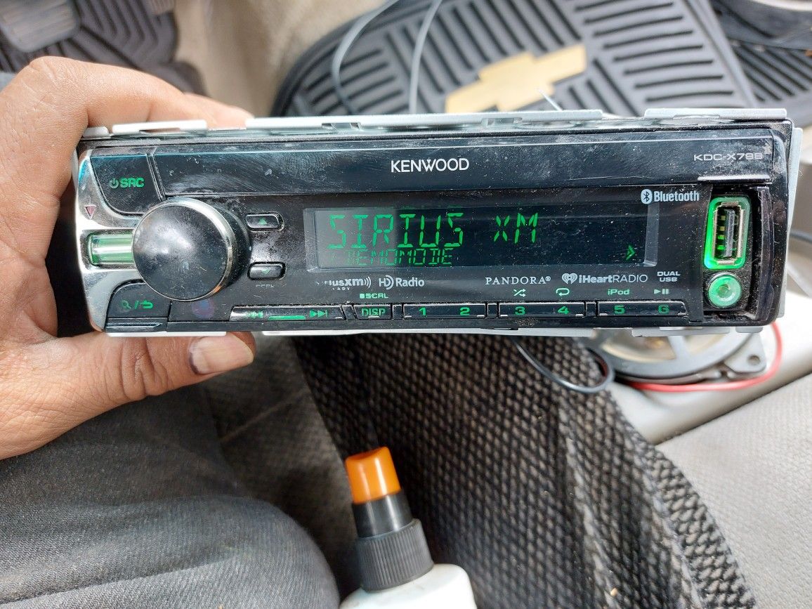 STEREO KENWOOD CD AUX USB BLUETOOTH CAMBIA DE DIFERENTES COLORES GOOD CONDICIÓN ABLO ESPAÑOL 