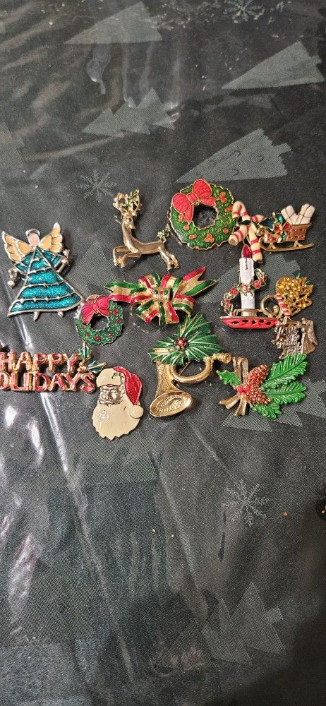 Chrismas Brooch Bando