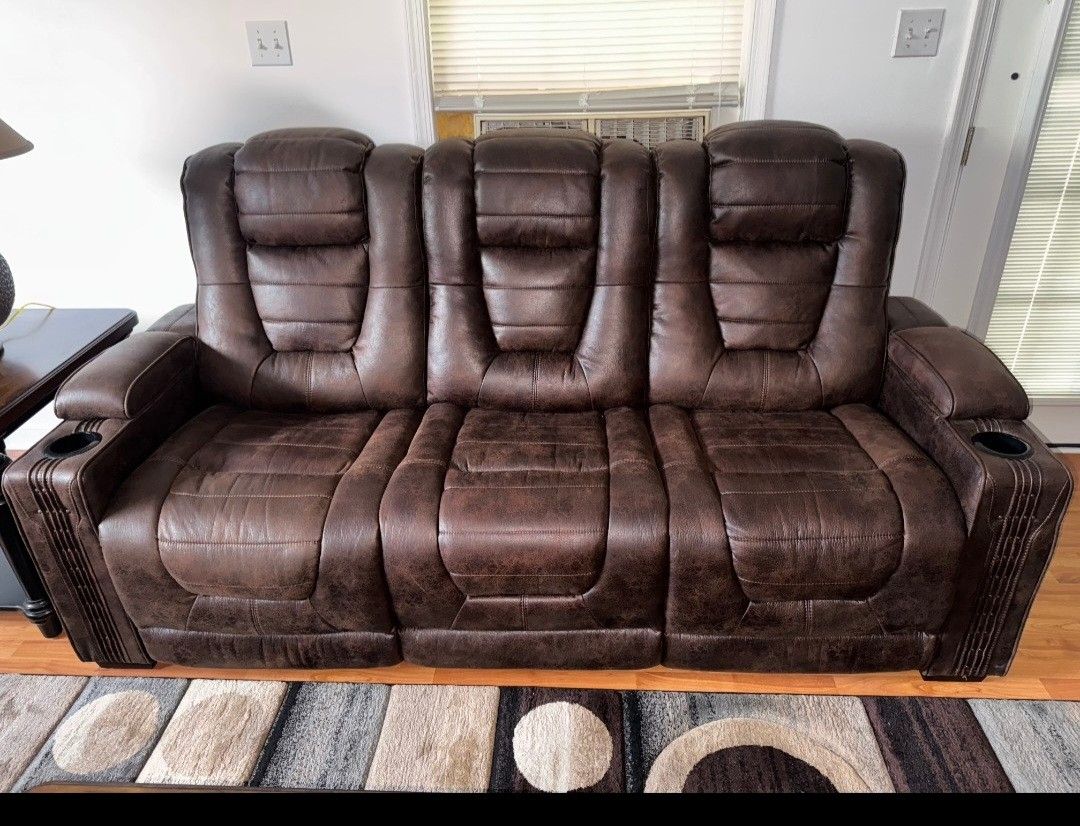 Sofa, Loveseat and Chair Recliners/Outlet