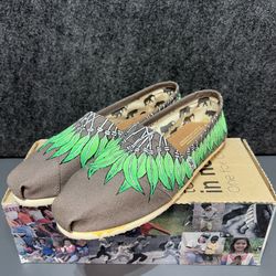 TOMS Alpargata Classic “Green Feathers” Women’s Size 9