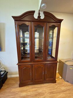 Wooden China Cabinet/Hutch