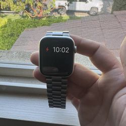 Apple Watch Series 5 44mm Aluminum 