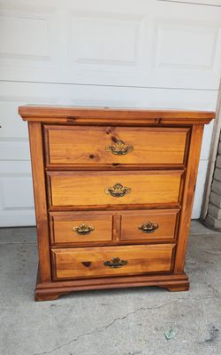 **Rustic Pine 4-Drawer Dresser**