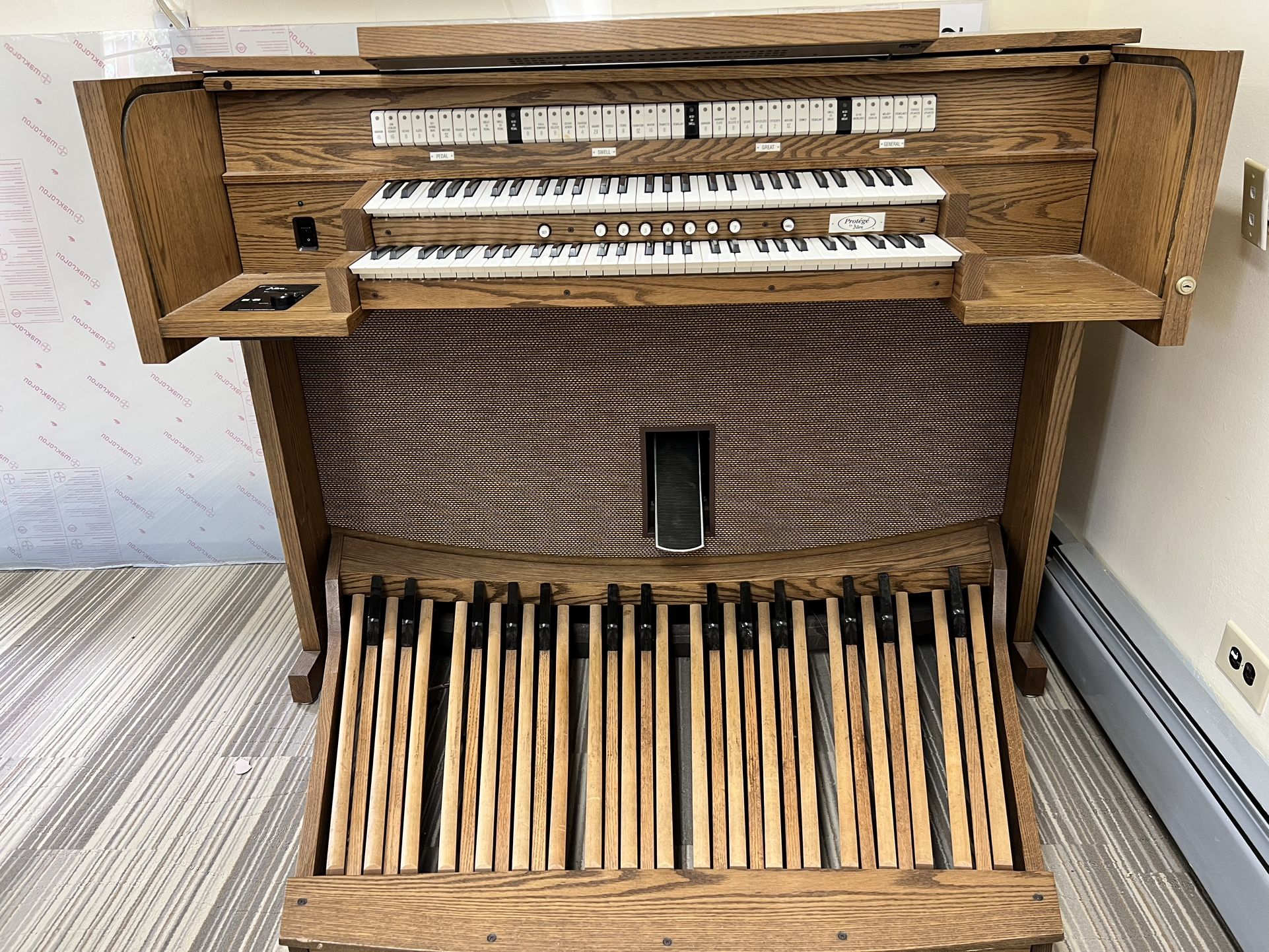 Allen Organ Protege Model