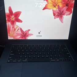 Mac book air 15inch M3 256GB -Midnight