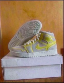 W Air Jordan 1 Mid LX Off White Opti Yellow Size 10W Brand New