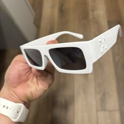 Off-White Sunglasses (check out my page🔥) 