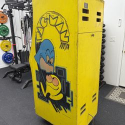 Vintage PAC-MAN Arcade Machine